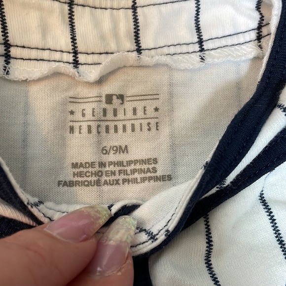 NY YANKEES ONE PIECE 6-9 month - Picture 2 of 3